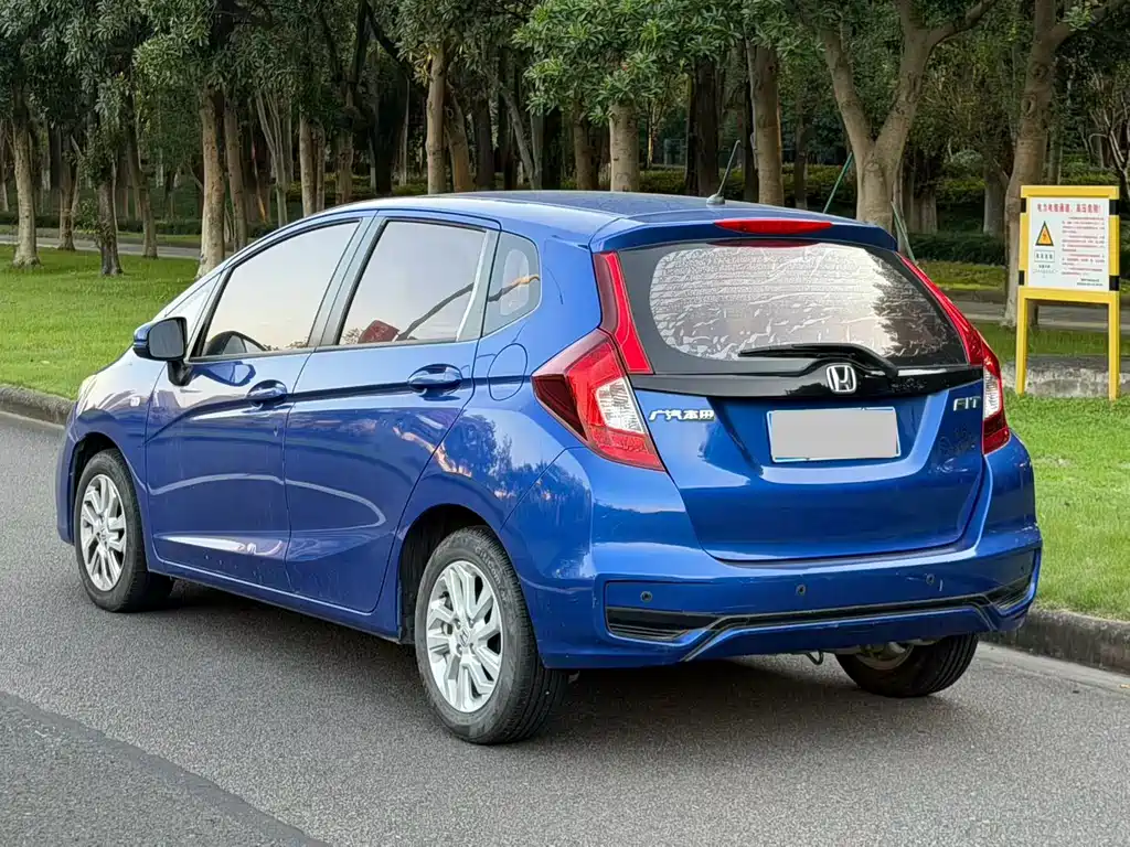 Honda Fit — фото 7