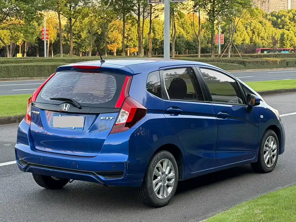 Honda Fit — фото 9