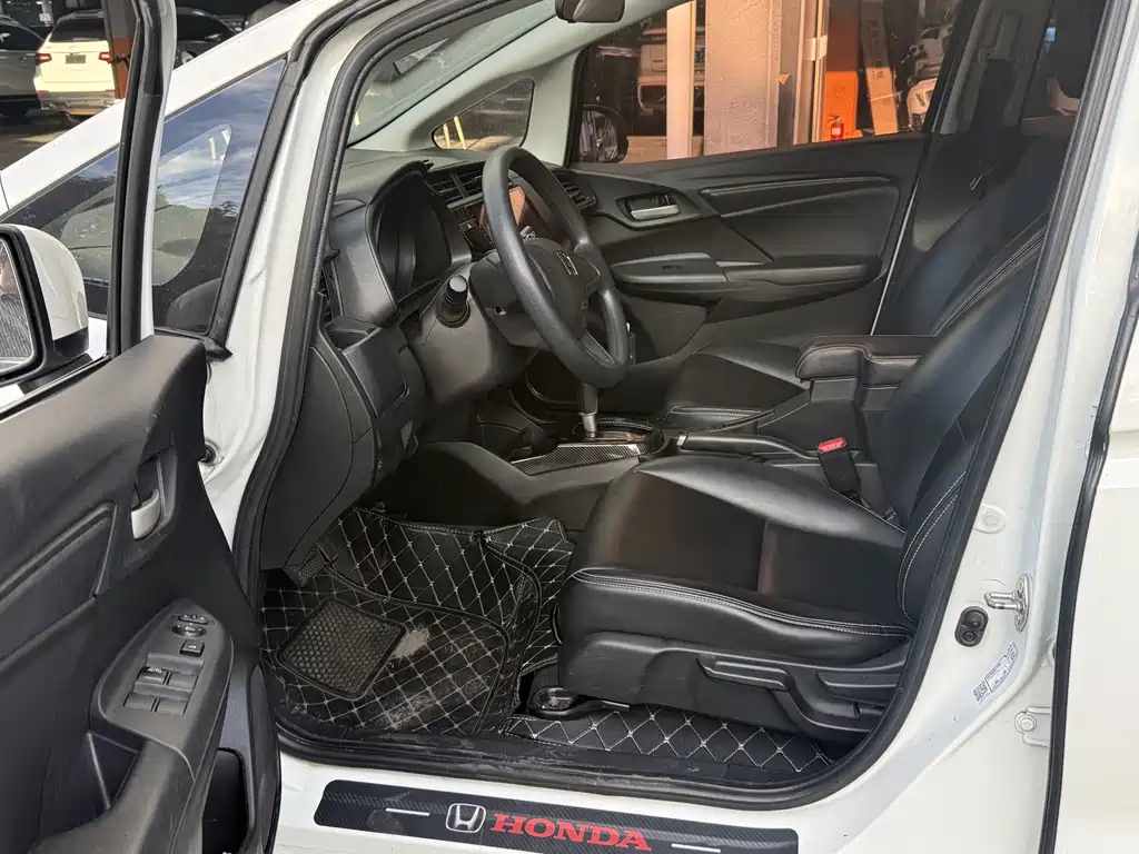 Honda Fit — фото 7