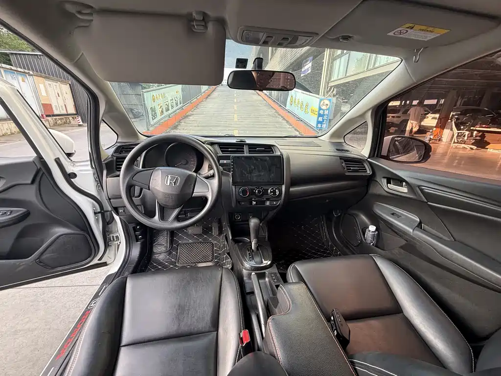 Honda Fit — фото 10