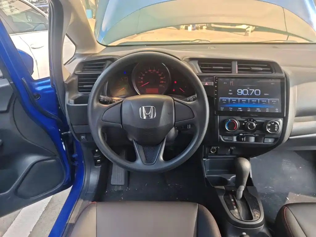 Honda Fit — фото 11