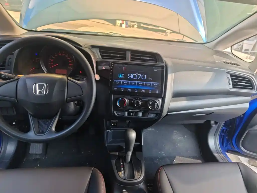 Honda Fit — фото 13