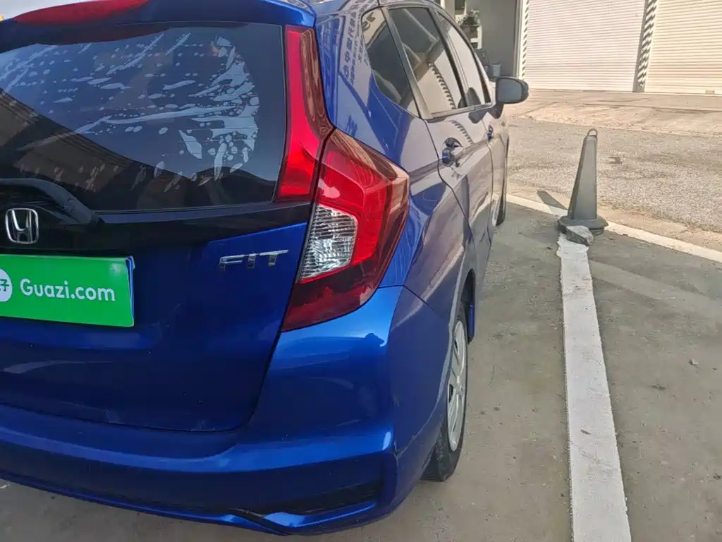 Honda Fit — фото 8