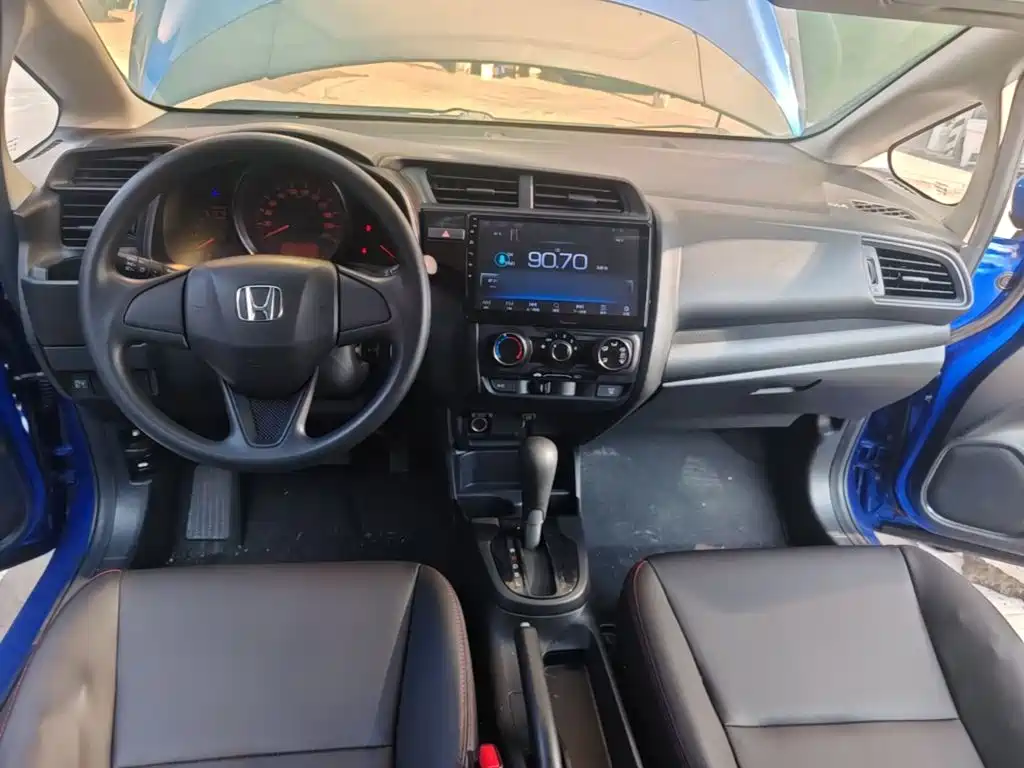 Honda Fit — фото 10