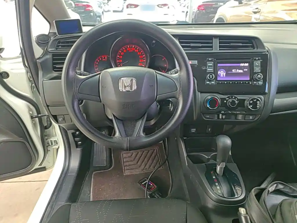 Honda Fit — фото 11