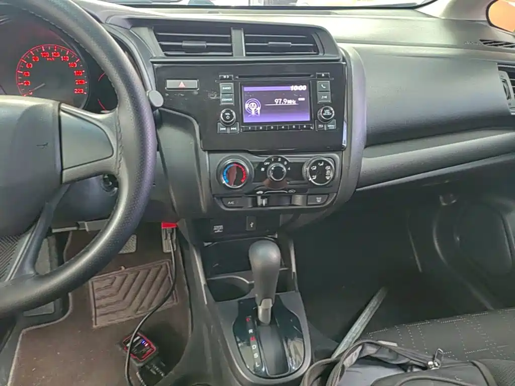 Honda Fit — фото 13