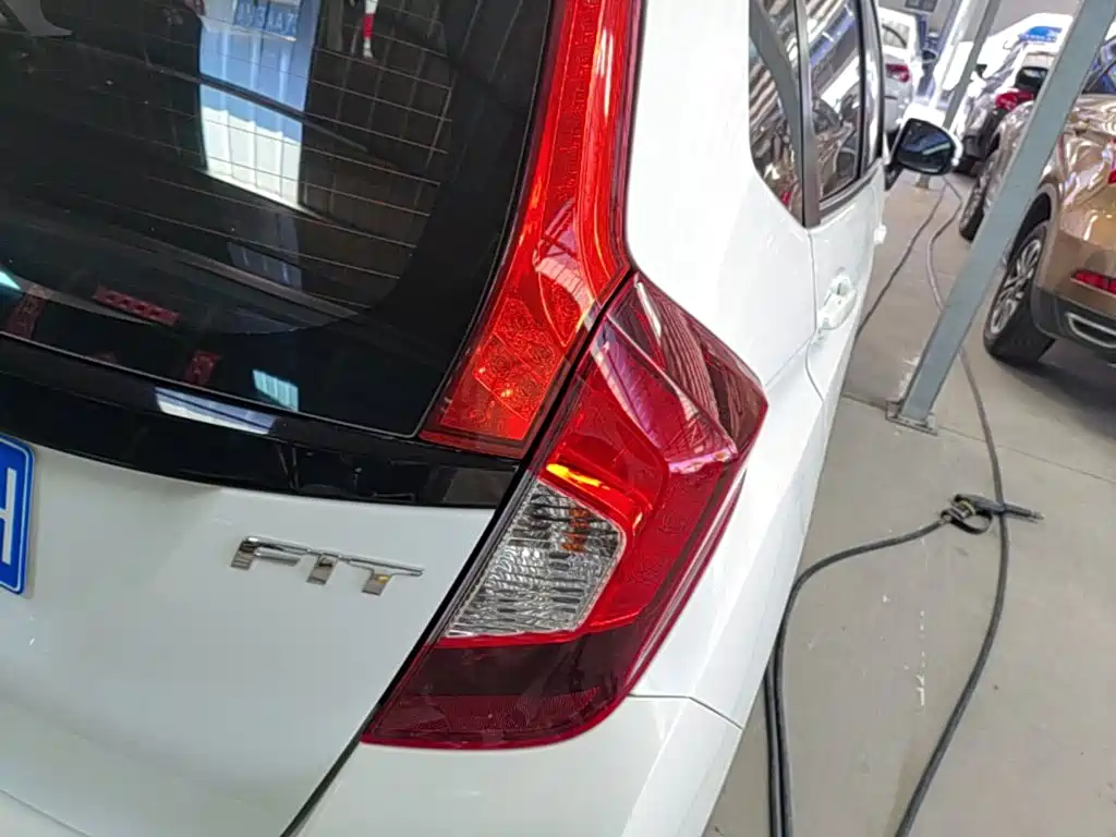 Honda Fit — фото 8