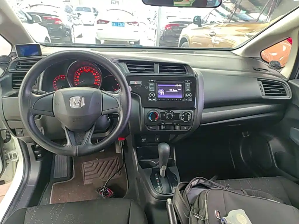 Honda Fit — фото 10