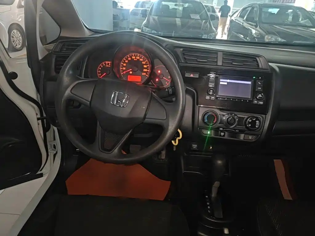 Honda Fit — фото 11