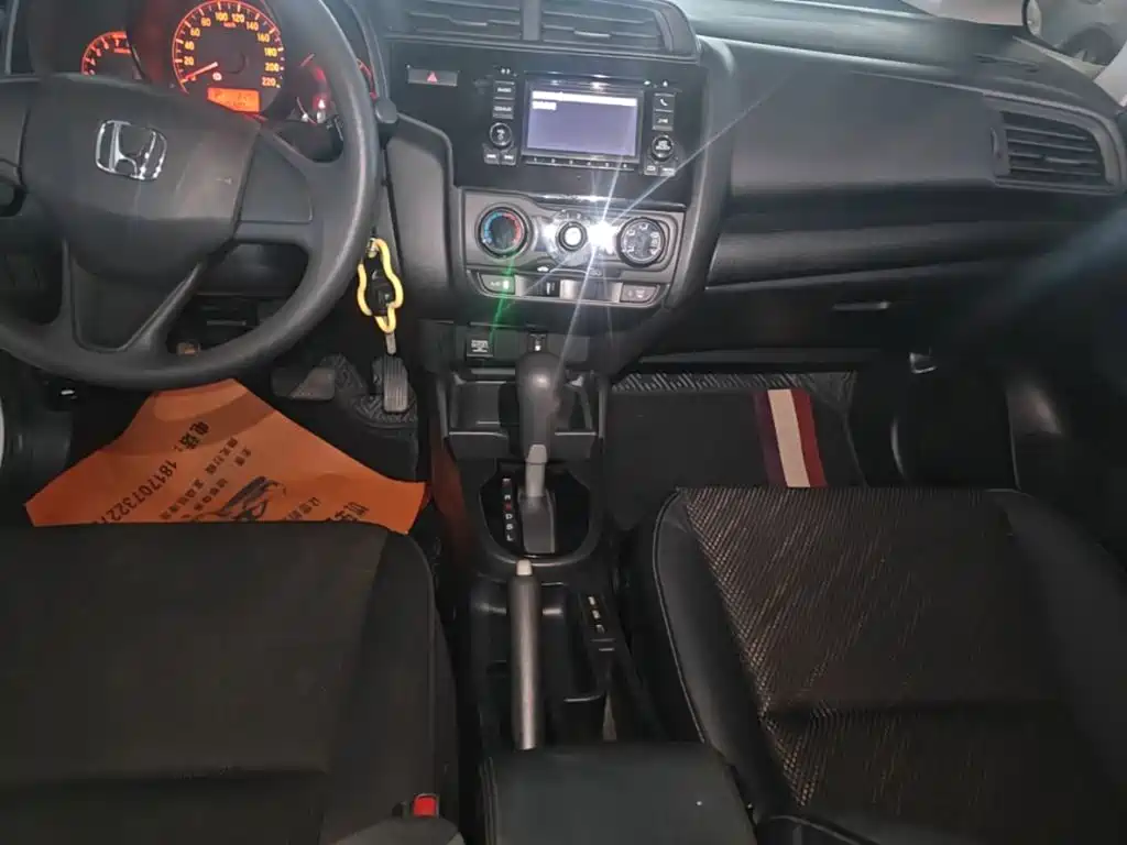 Honda Fit — фото 13