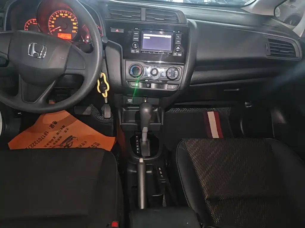 Honda Fit — фото 14