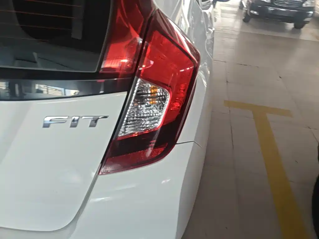 Honda Fit — фото 8