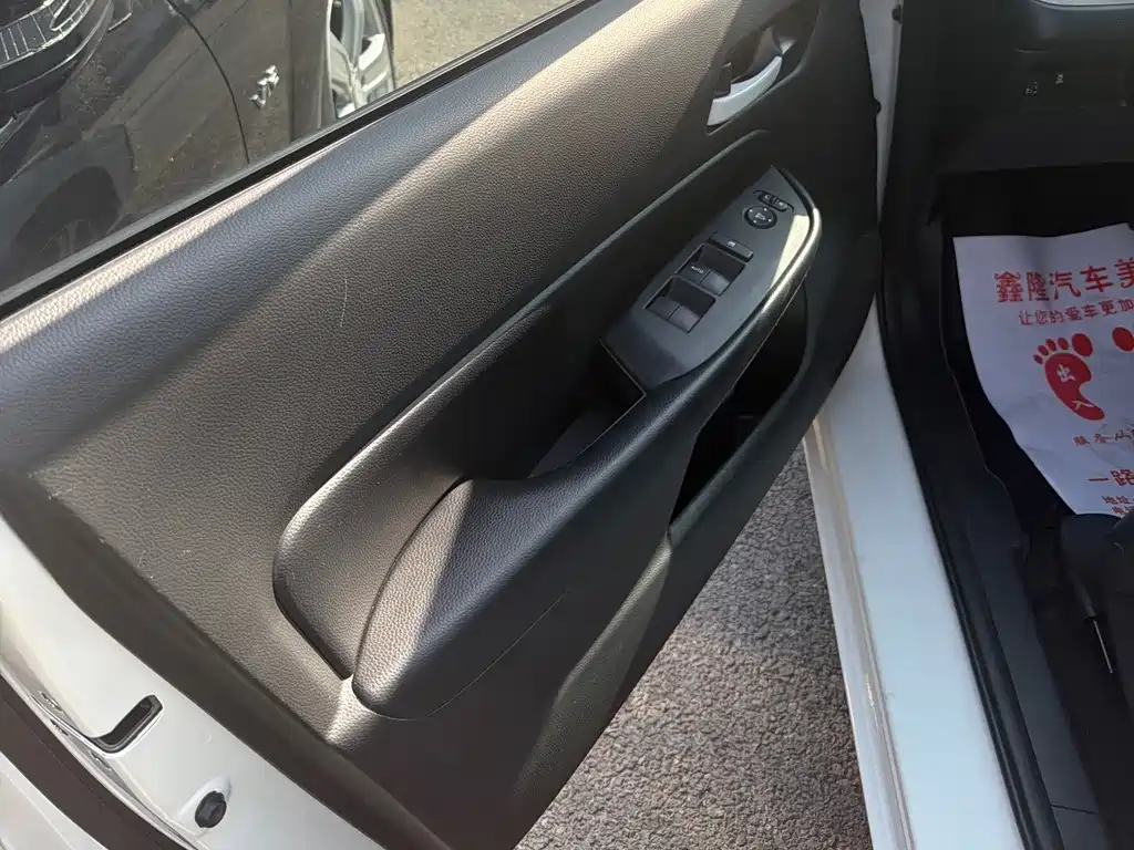 Honda Fit — фото 10