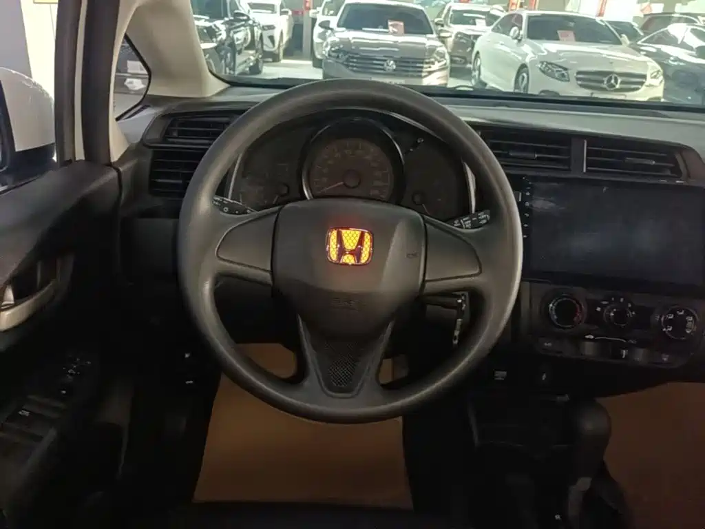 Honda Fit — фото 11