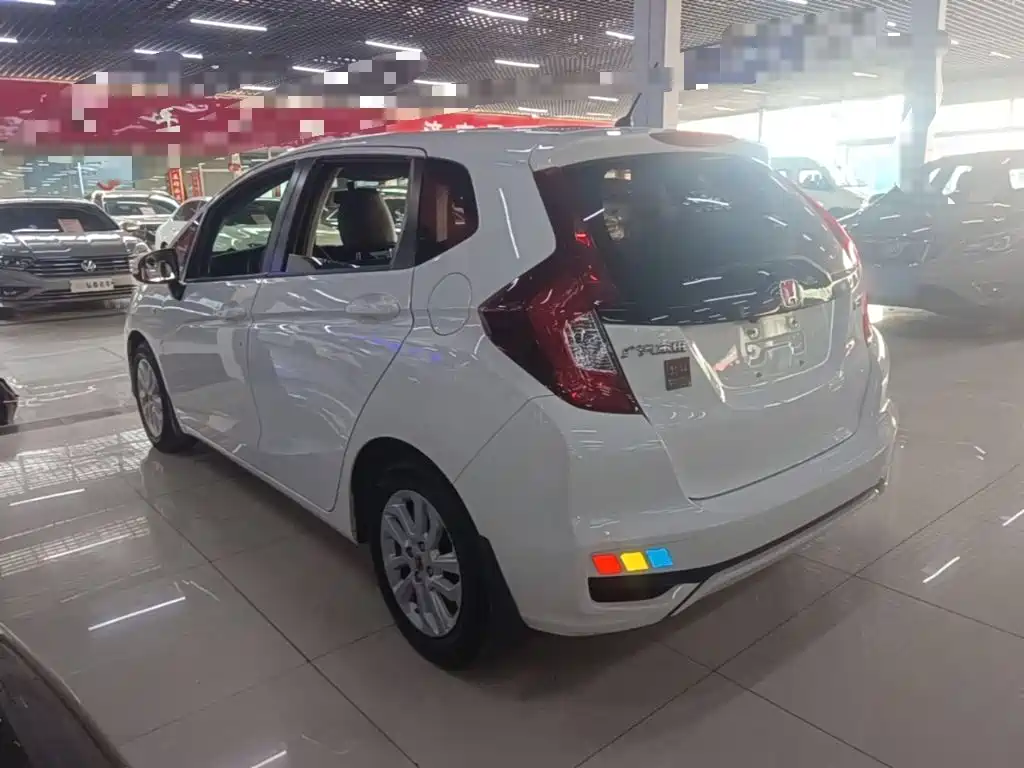 Honda Fit — фото 5