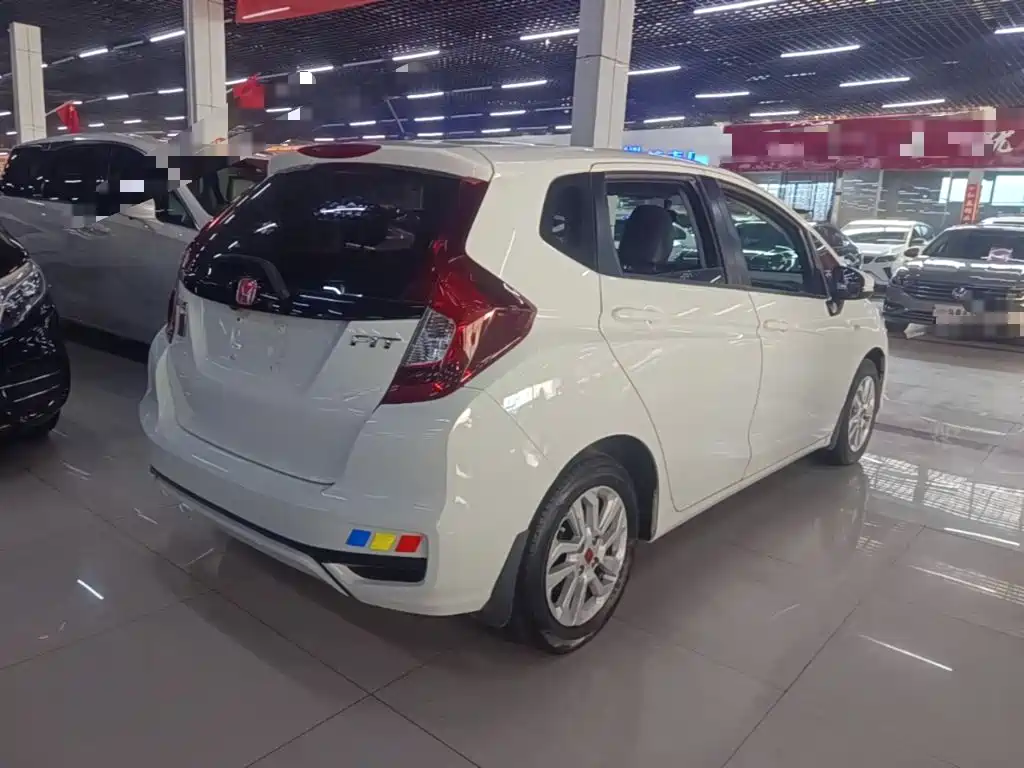 Honda Fit — фото 7