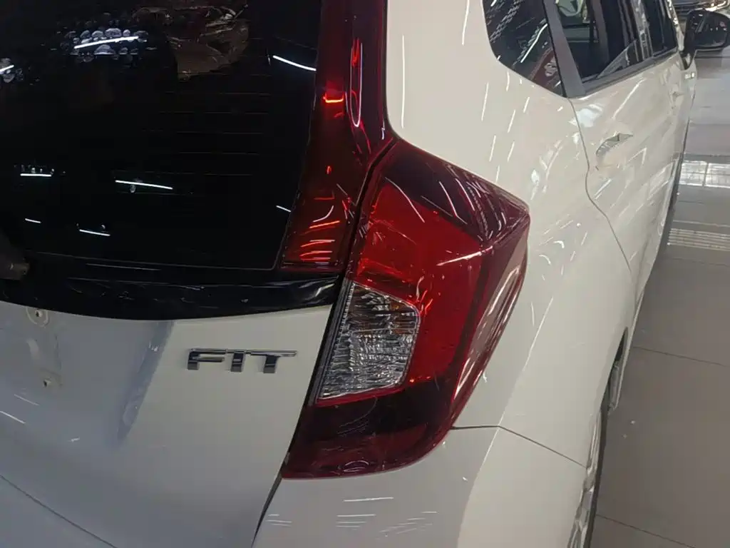 Honda Fit — фото 8