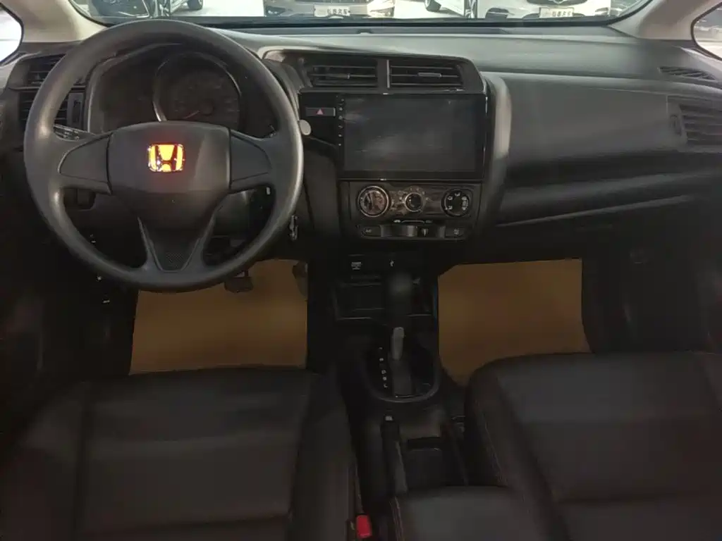 Honda Fit — фото 10