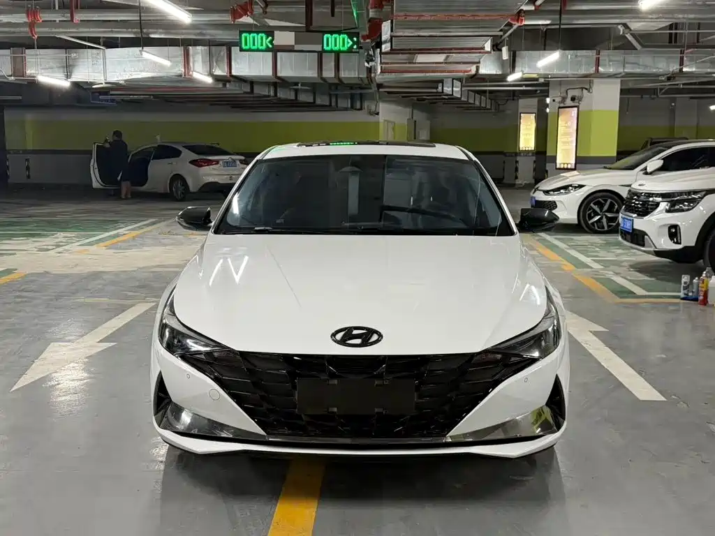 Hyundai Elantra — фото 2