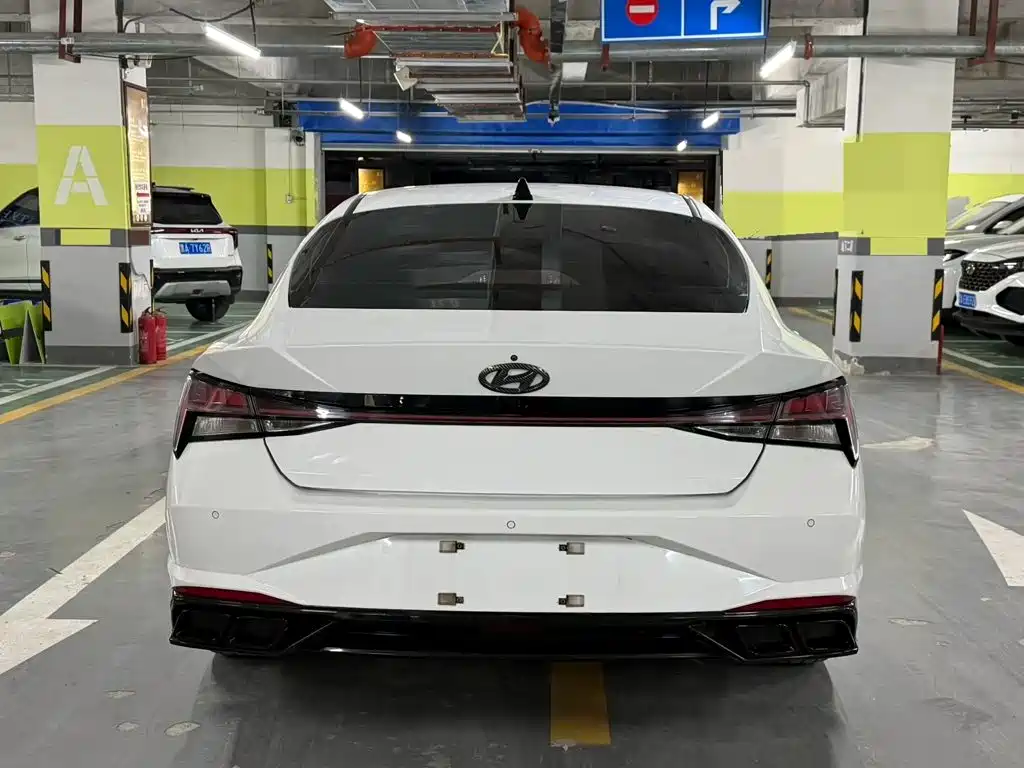 Hyundai Elantra — фото 3