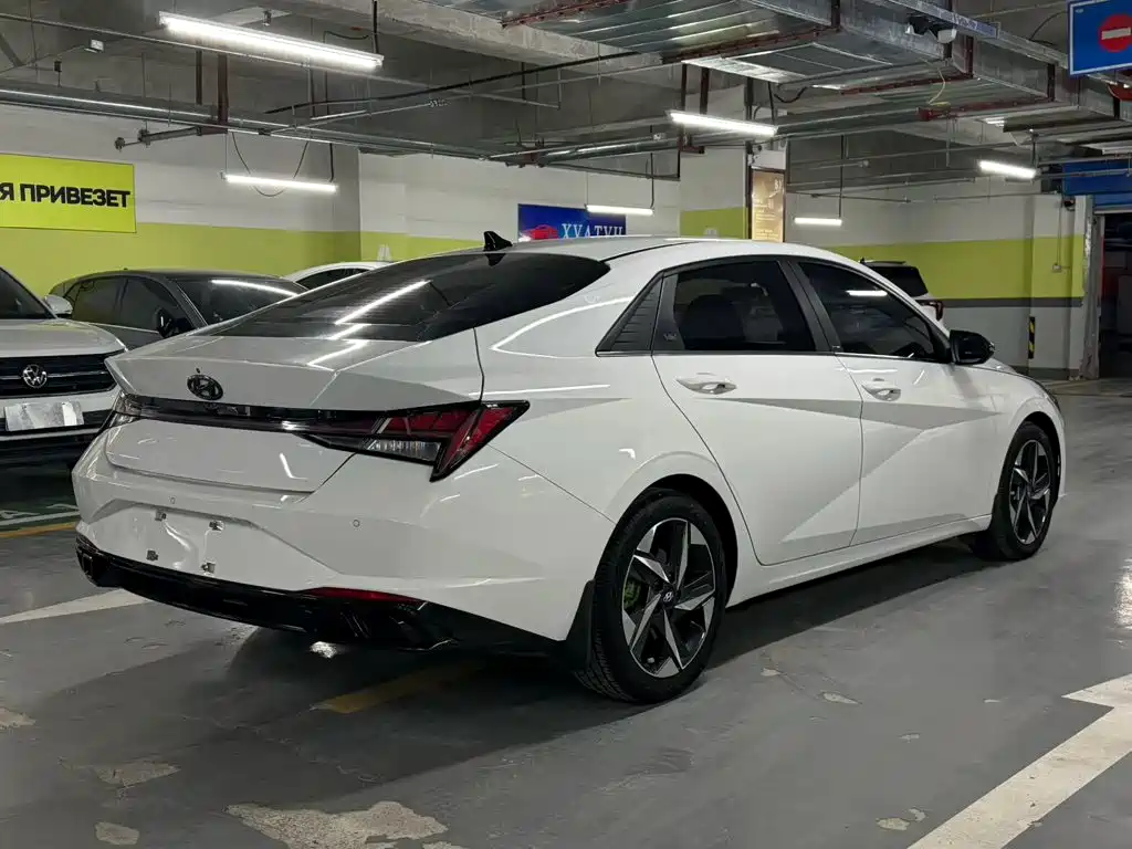 Hyundai Elantra — фото 4