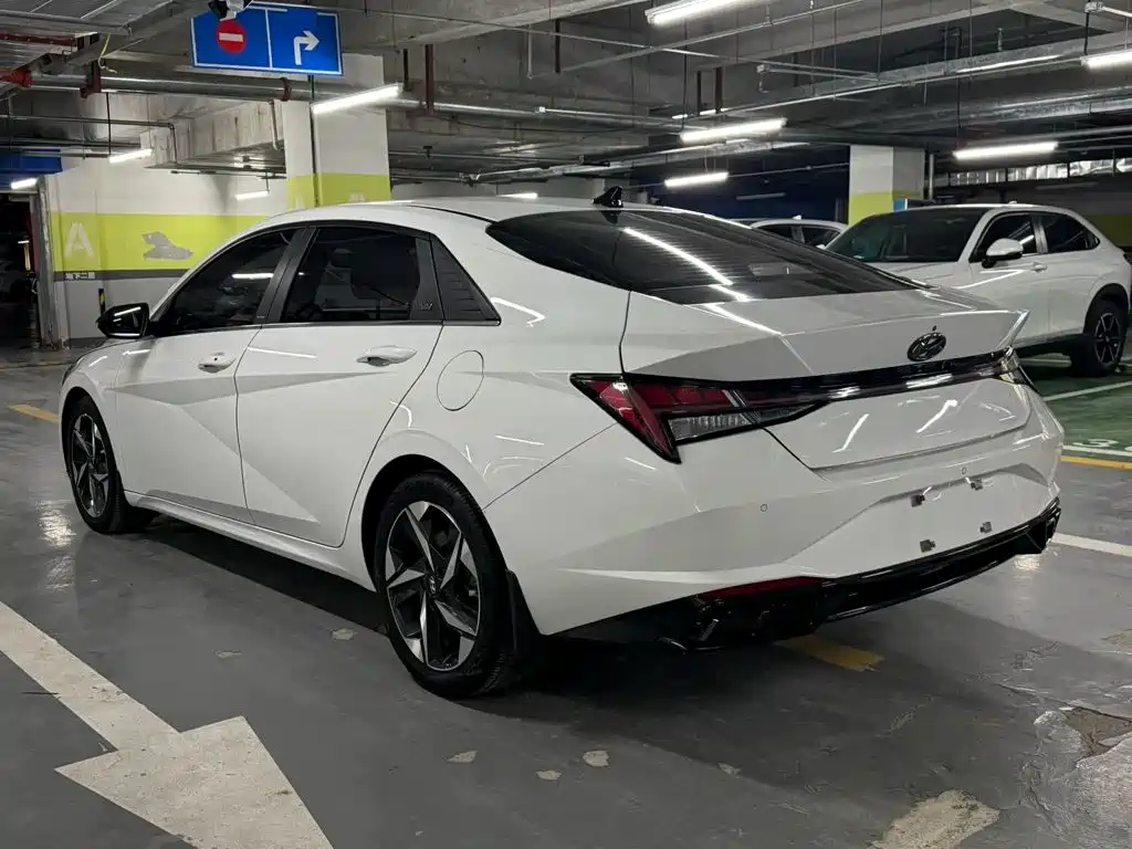 Hyundai Elantra — фото 5