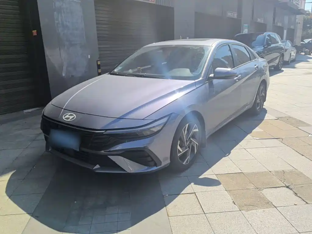 Hyundai Elantra — фото 2