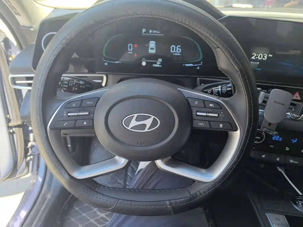 Hyundai Elantra — фото 11