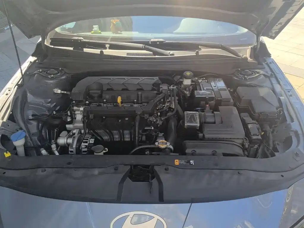 Hyundai Elantra — фото 20