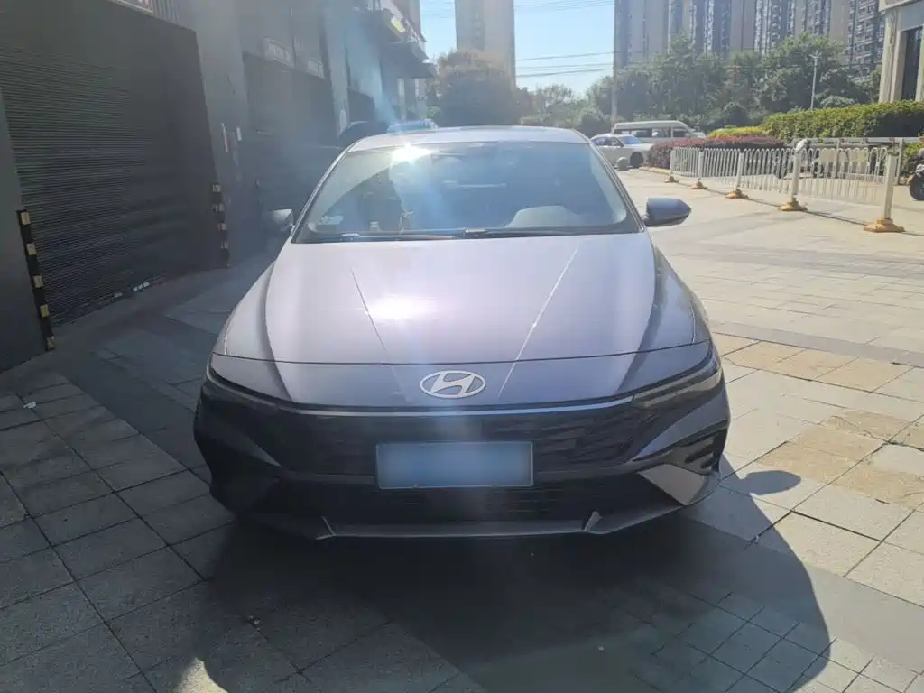 Hyundai Elantra — фото 3