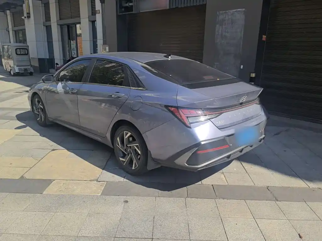 Hyundai Elantra — фото 5