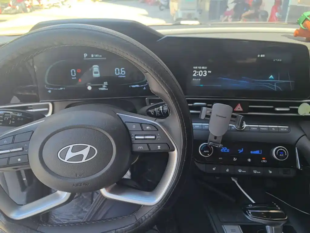 Hyundai Elantra — фото 10