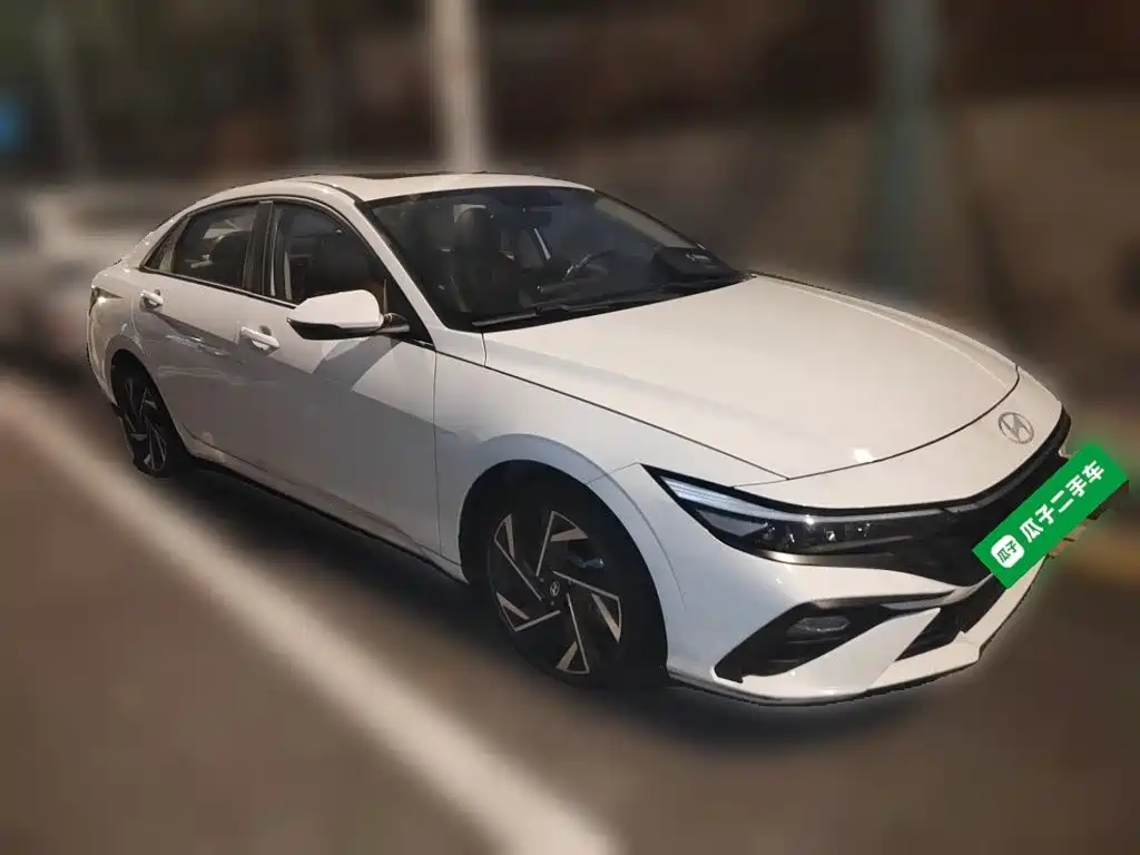 Hyundai Elantra — фото 24