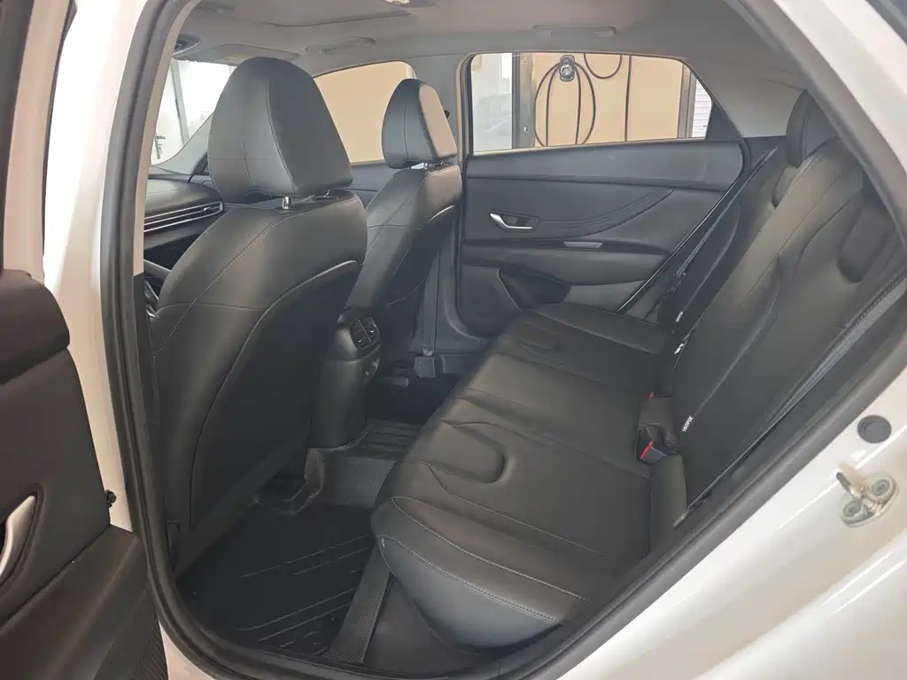 Hyundai Elantra — фото 4