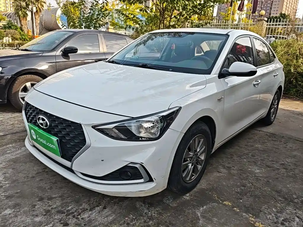 Hyundai Elantra — фото 2