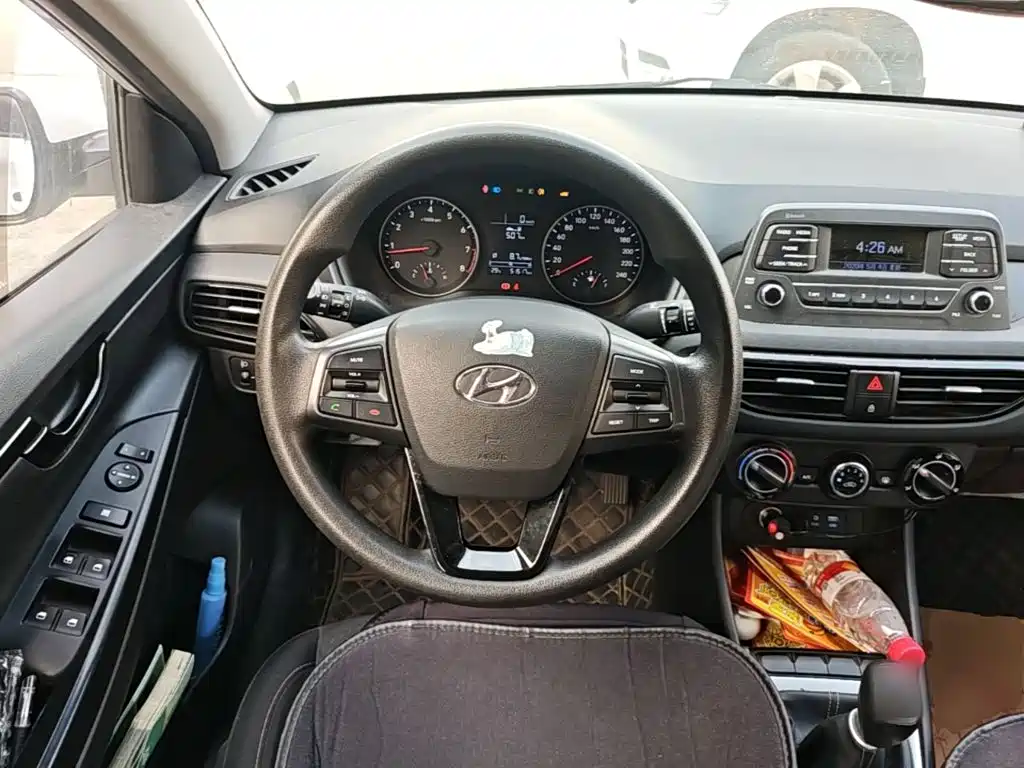 Hyundai Elantra — фото 11
