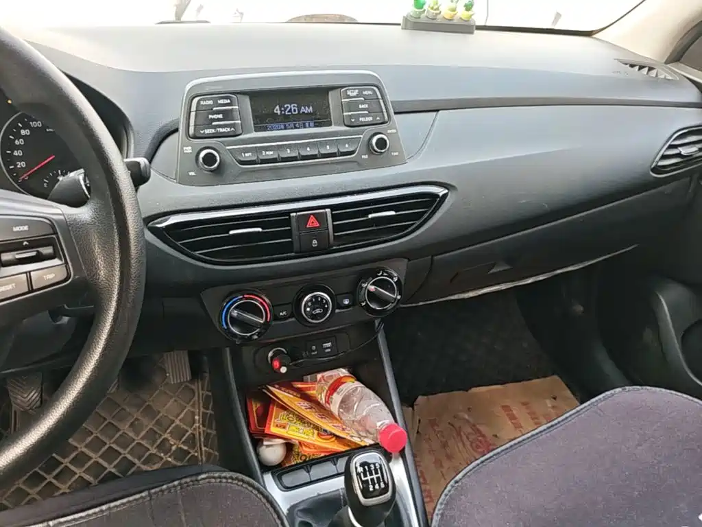 Hyundai Elantra — фото 13