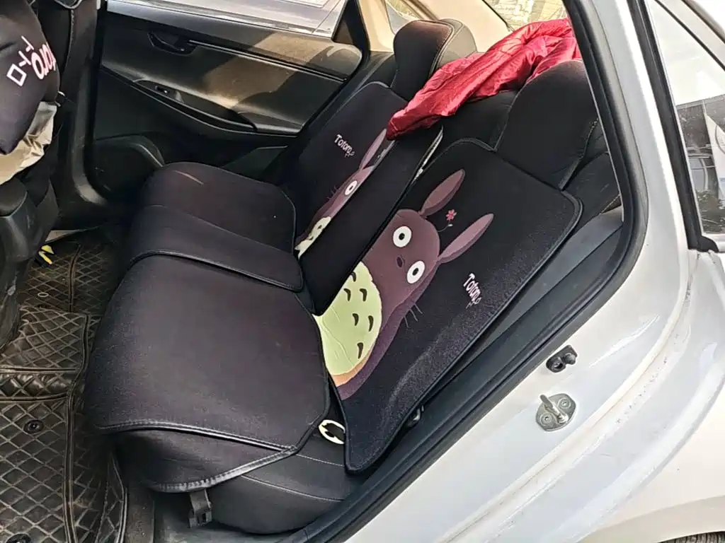 Hyundai Elantra — фото 17