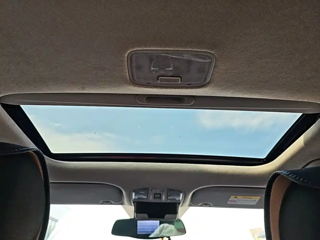 Hyundai Elantra — фото 18