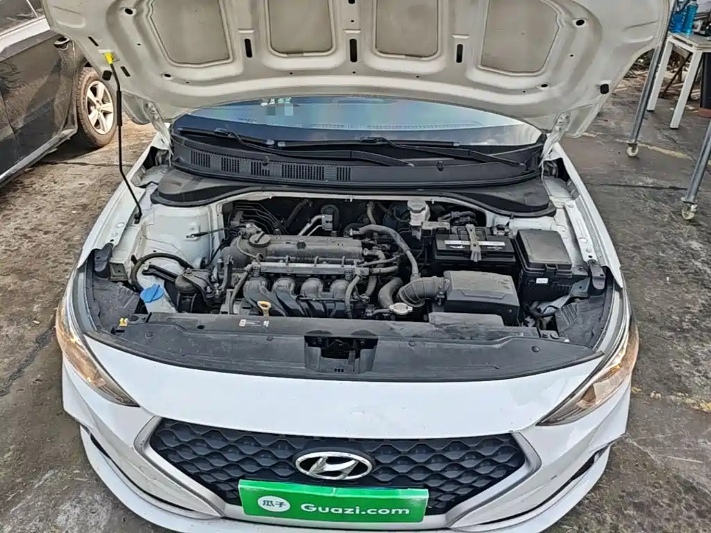 Hyundai Elantra — фото 20