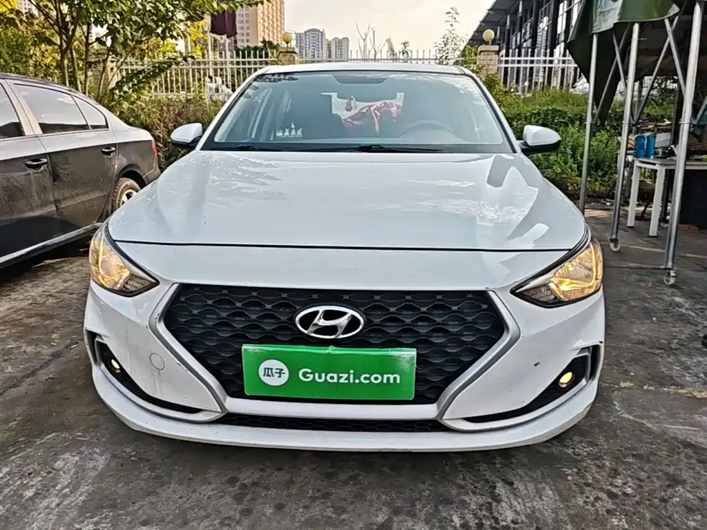 Hyundai Elantra — фото 3