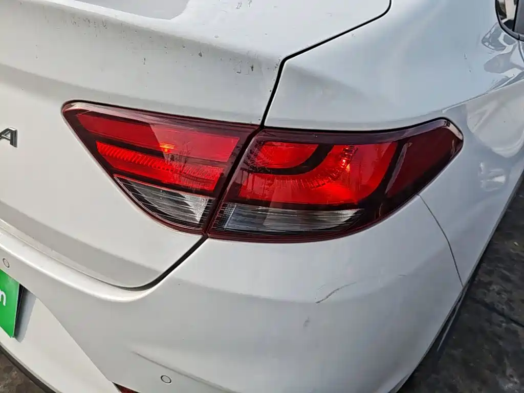 Hyundai Elantra — фото 8