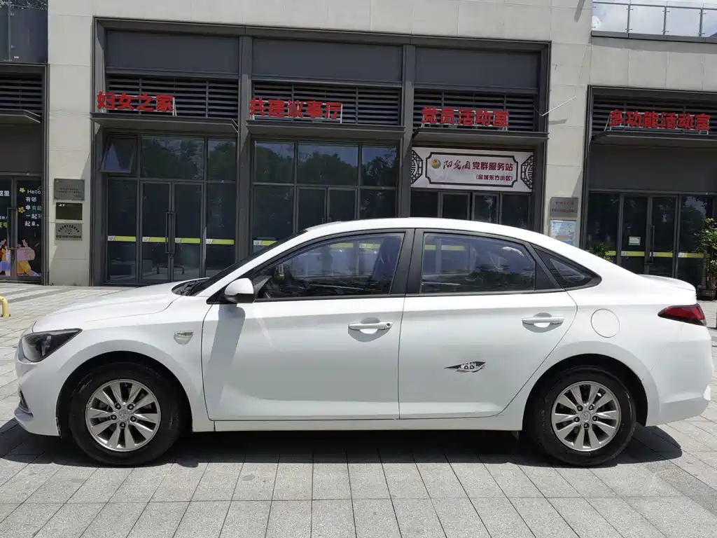 Hyundai Elantra — фото 3