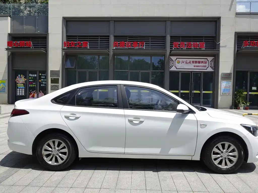 Hyundai Elantra — фото 4