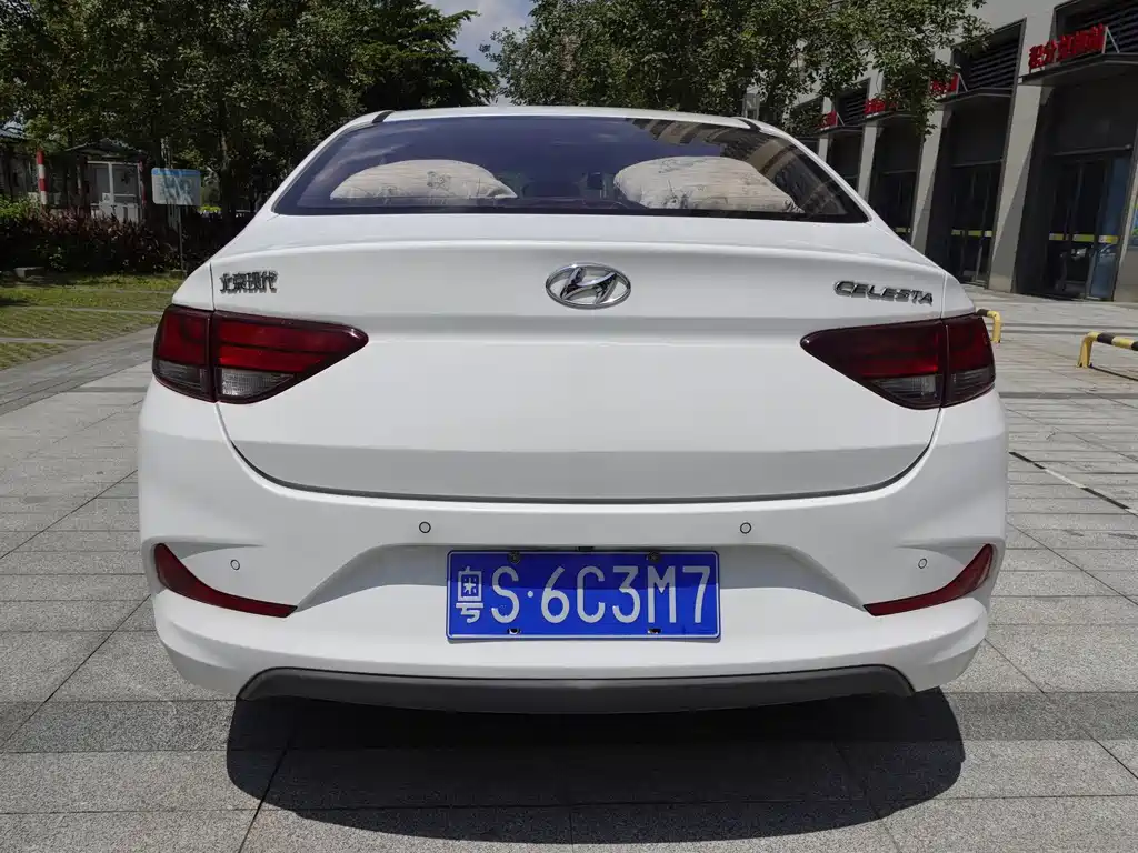 Hyundai Elantra — фото 5