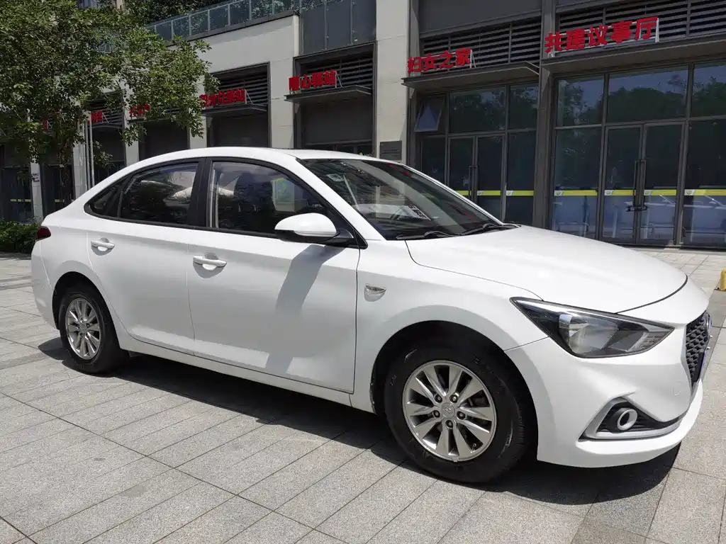 Hyundai Elantra — фото 7