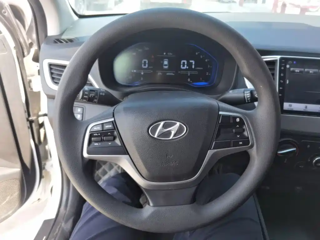 Hyundai Verna — фото 11