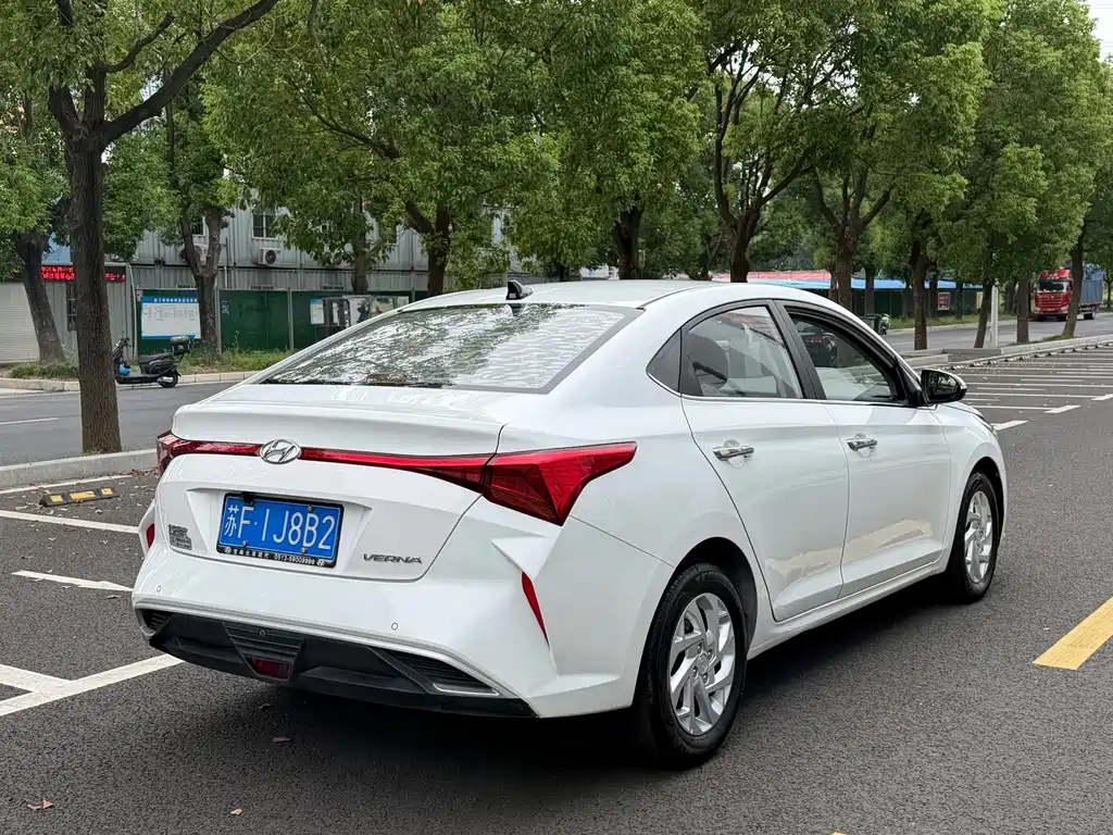 Hyundai Verna — фото 4