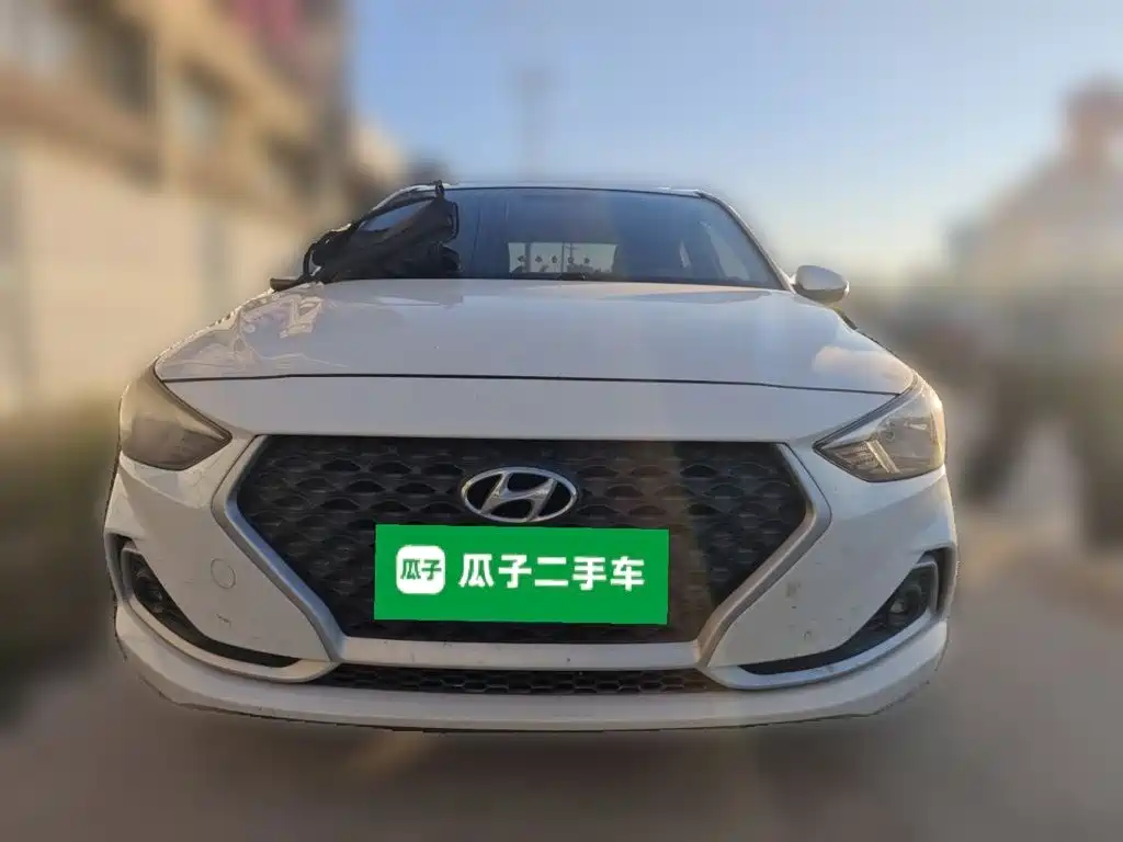 Hyundai Elantra — фото 2