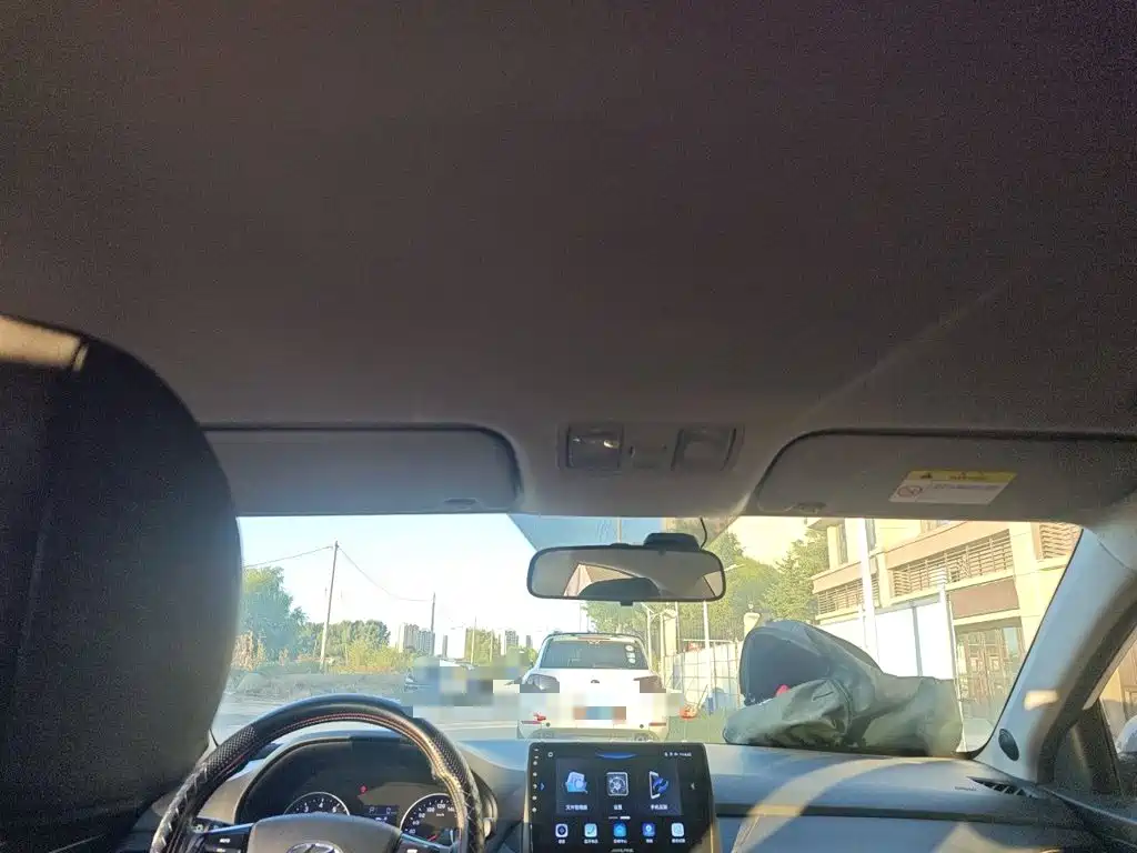 Hyundai Elantra — фото 19